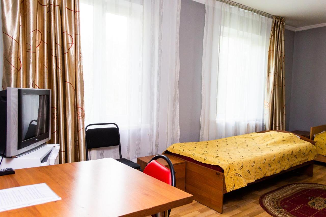 Hotel Tahar Alma-Ata Buitenkant foto