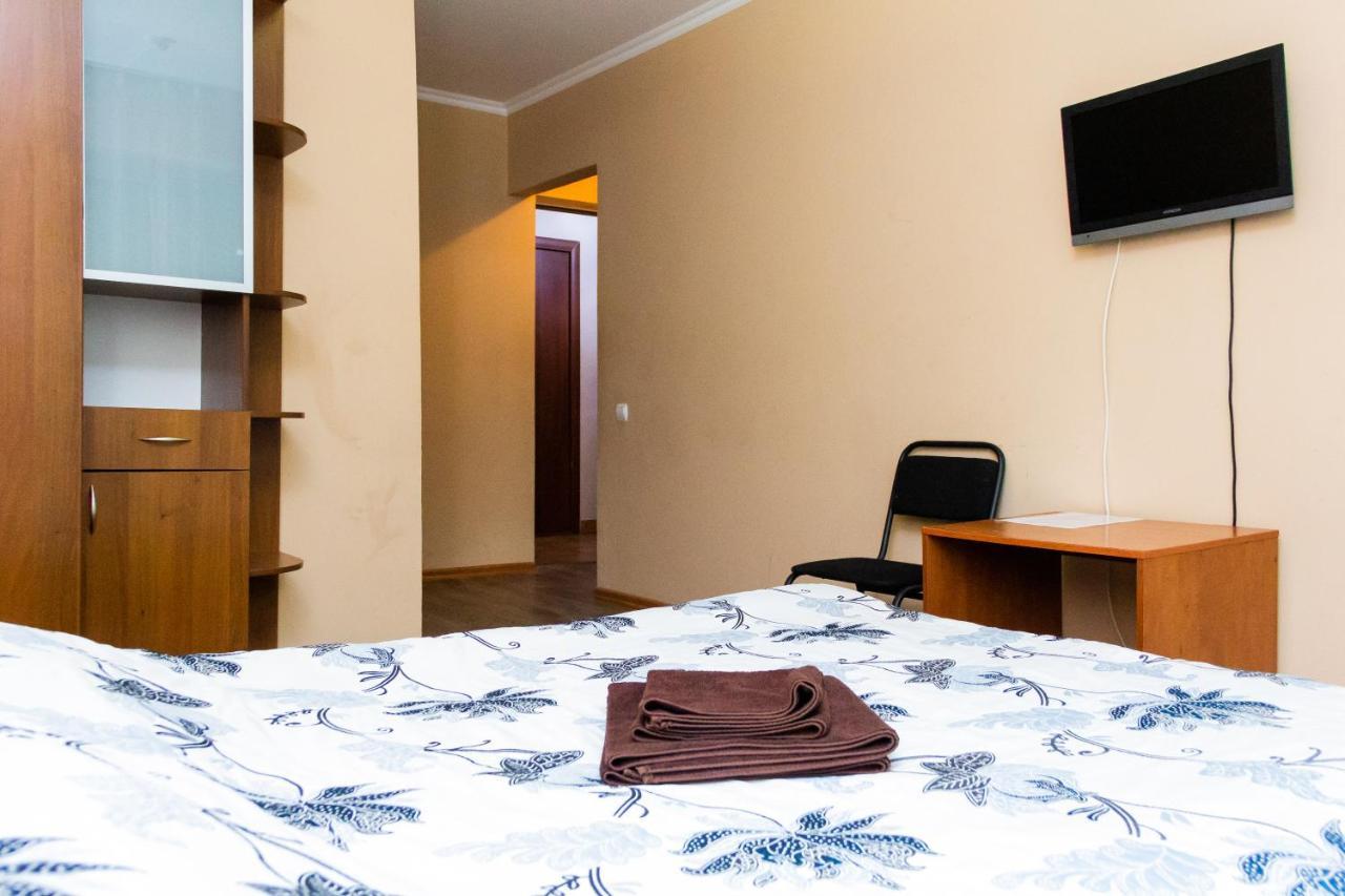 Hotel Tahar Alma-Ata Buitenkant foto