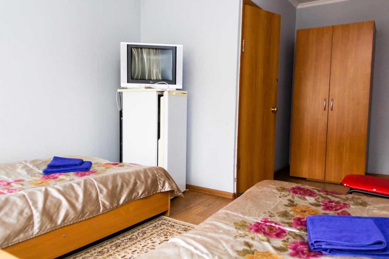 Hotel Tahar Alma-Ata Buitenkant foto