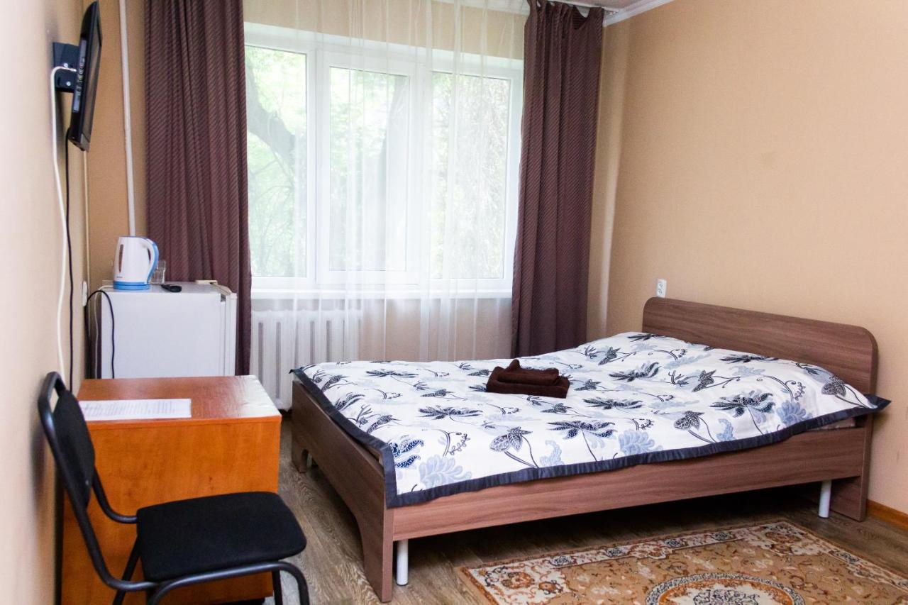 Hotel Tahar Alma-Ata Buitenkant foto
