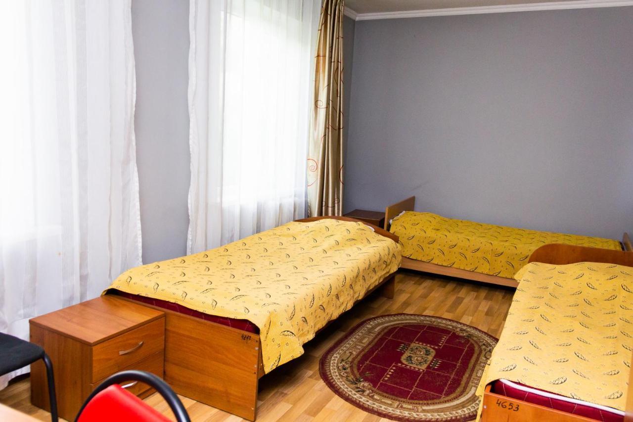 Hotel Tahar Alma-Ata Buitenkant foto
