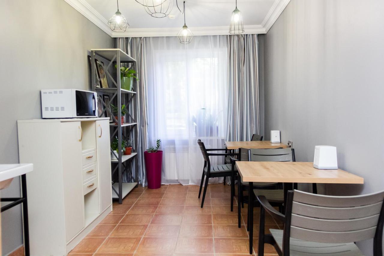 Hotel Tahar Alma-Ata Buitenkant foto