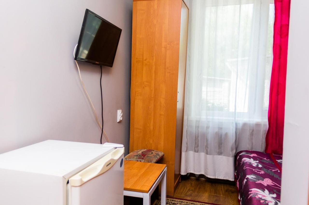 Hotel Tahar Alma-Ata Buitenkant foto