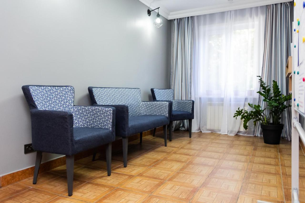 Hotel Tahar Alma-Ata Buitenkant foto