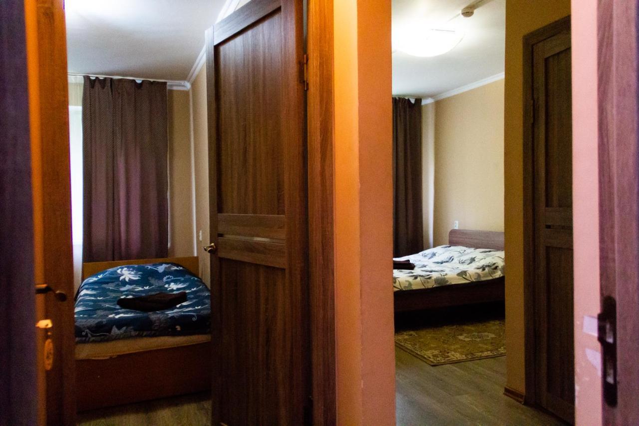 Hotel Tahar Alma-Ata Buitenkant foto