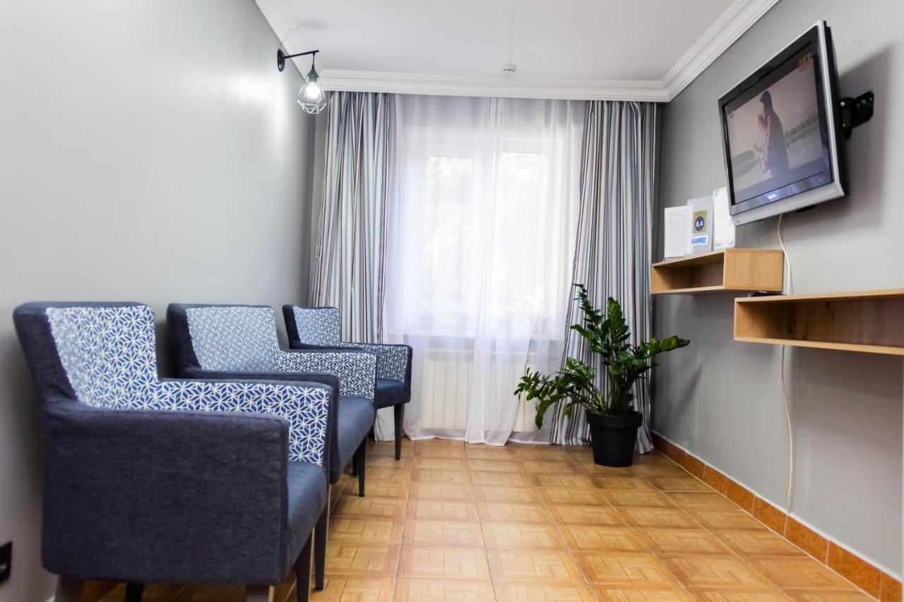 Hotel Tahar Alma-Ata Buitenkant foto