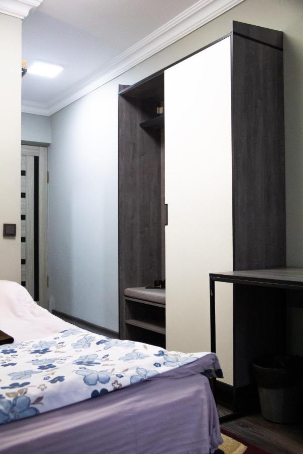 Hotel Tahar Alma-Ata Buitenkant foto