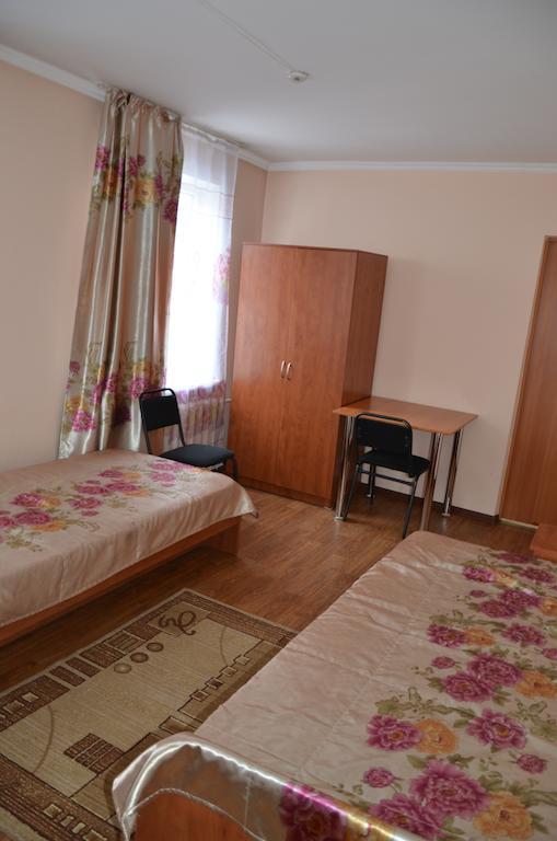 Hotel Tahar Alma-Ata Buitenkant foto