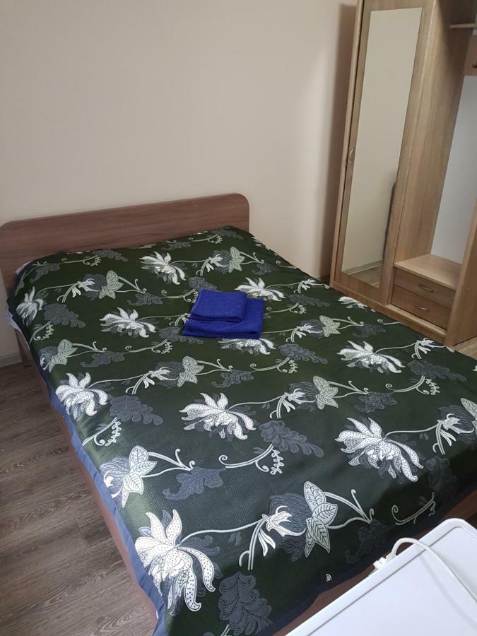 Hotel Tahar Alma-Ata Buitenkant foto